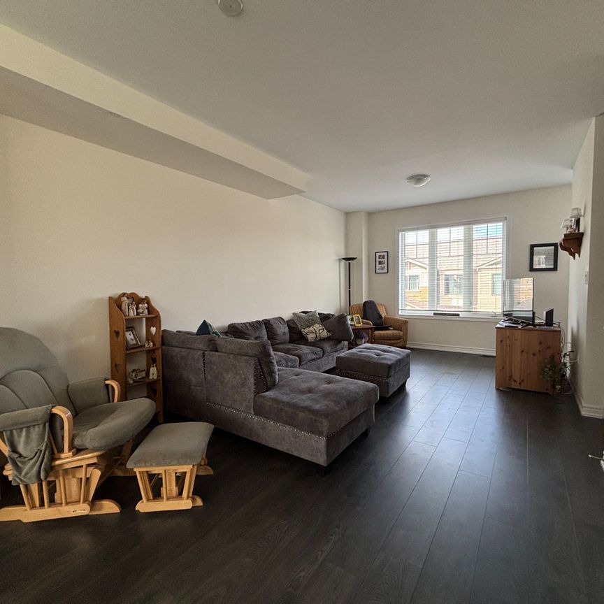 For Lease - 18 Hibiscus Lane, Hamilton, Ontario - Photo 1