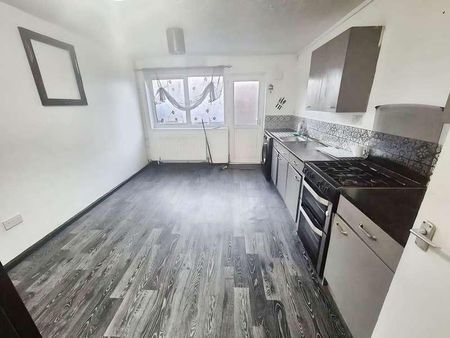 Lasham Court, Northampton, NN3 - Photo 4