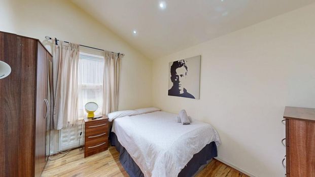 Studio to rent - Photo 1