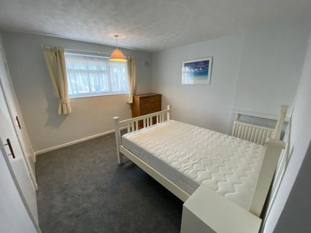 4 bedroom semi-detached house to rent - Photo 3