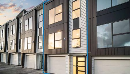 Modern 4-Bedroom Home for Rent in West Harbour - Photo 3