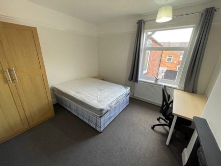 4 bedroom terraced house to rent - Photo 3