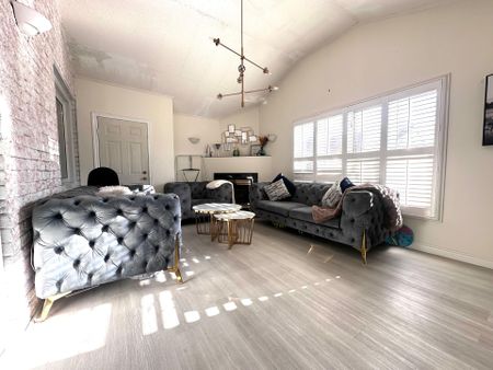 For Lease - 10 Provence Trail, Toronto, Ontario - Photo 2