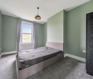 2 bedroom Flat To Let Total Size: 631 SQ FT - Photo 6