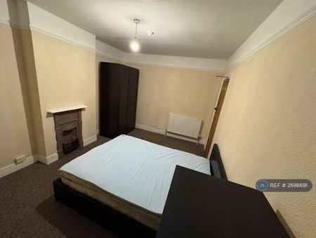 1 bedroom in a house share to rent - Photo 3