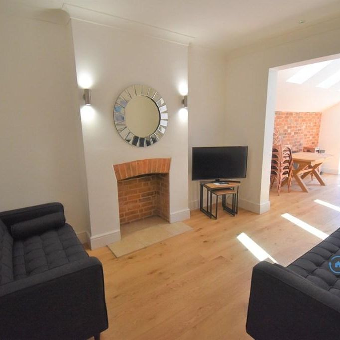 6 bedroom terraced house to rent - Photo 1