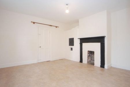4 bedroom detached house to rent - Photo 2