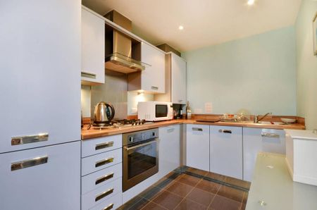 2 bedroom flat to rent - Photo 4