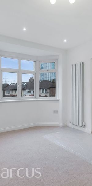 North Gardens, London - Photo 1