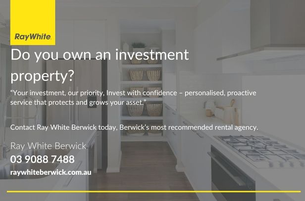 Neat & spacious 3 bedroom with 2 living spaces - Photo 1