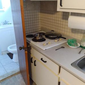 AHUNTSIC : 2 ½ Chauffé, éclairé, Eau Ch - Photo 2
