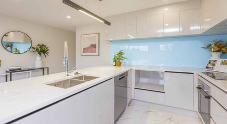 Mt Wellington Modern Home - Long term rental home - Photo 3