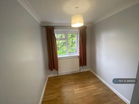 3 bedroom end of terrace house to rent - Photo 4