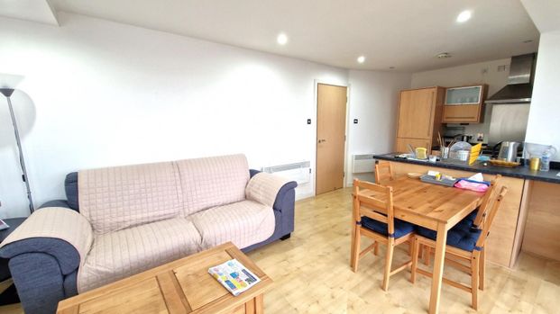 2 bedroom House To Let Total Size: 679 SQ FT - Photo 1