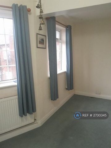 3 bedroom flat to rent - Photo 3