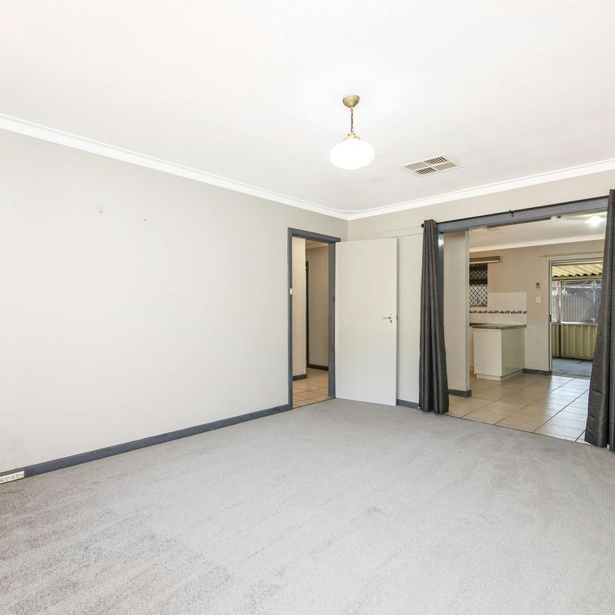 Charming Home in Super Central Mandurah Location - Photo 1