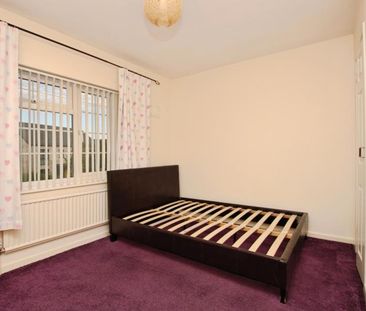 4 bedroom semi-detached house to rent - Photo 3