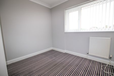 3 bedroom Terraced for rent - Photo 2