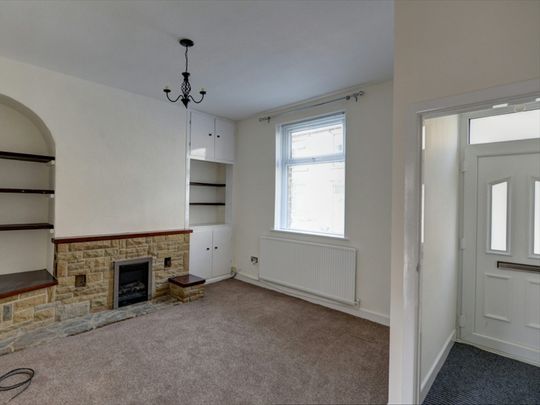 Terraced House to rent on - Photo 1
