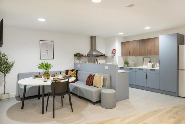 1 bedroom in a flat share to rent - Photo 1