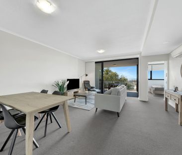 FURNISHED CBD LIVING WITH HARBOUR VIEWS - Photo 3
