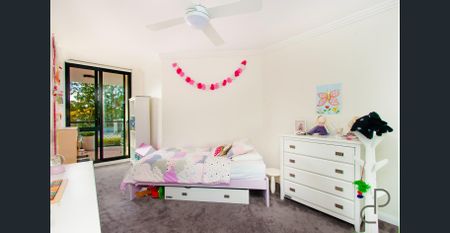 Ultra Convenient North Facing Two Bedroom Apartment - Photo 4