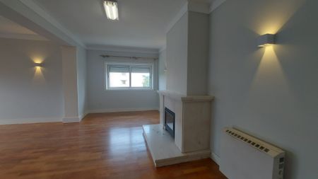 Apartamento T4 para Arrendamento com Garagem em zona prestigiada no Porto - Photo 4