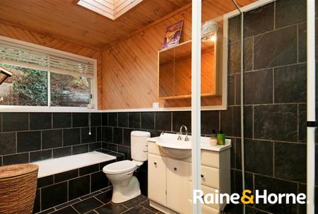 Private Peaceful Home with seperate Accomadation! - Photo 2