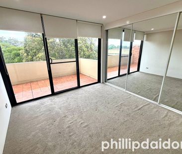 NEAT 2-BEDROOM UNIT - Photo 4