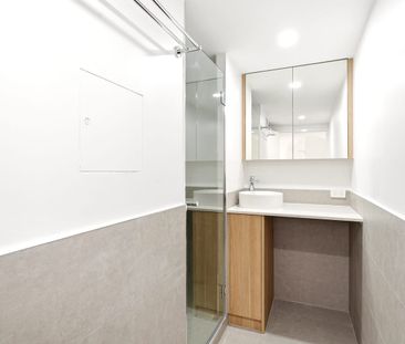 2 Bedroom Renovated 1st floor unit - Photo 6