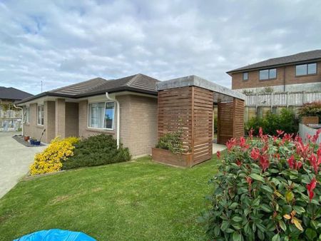 Well presented brick and tile - Photo 2
