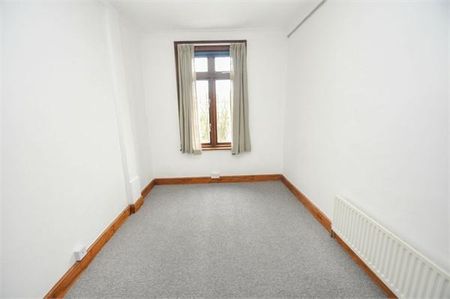 2 bedroom semi-detached house to rent - Photo 4