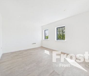 The Broadway, Farnham Common, Slough,SL2 - Photo 2