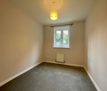 2 bedroom Flat to let - Photo 5