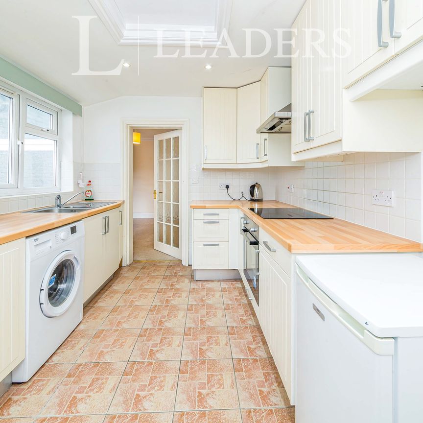 1 bedroom apartment to rent Green Hedges Avenue, Greenhedges Avenue, RH19 - Photo 1