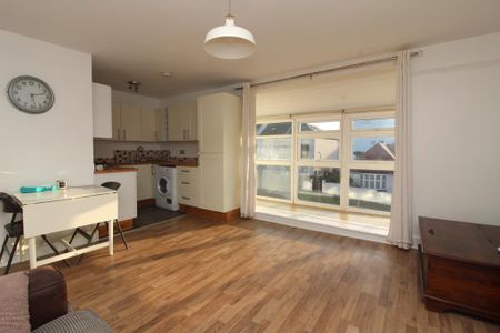 2 bedroom flat to rent - Photo 3