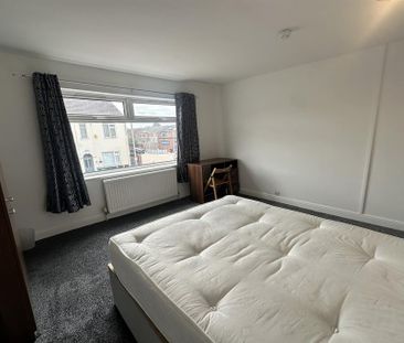 3 bedroom apartment to rent - Photo 3