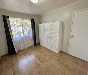 Established 3 Bedroom Family Home - Includes Garden/Lawn Maintenance - Photo 3