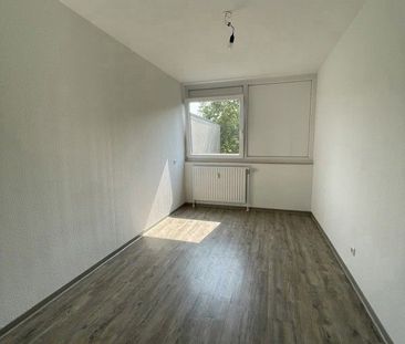 Tapezierte Wohnung mit Balkon in Familienfreundlicher Umgebung - Photo 5