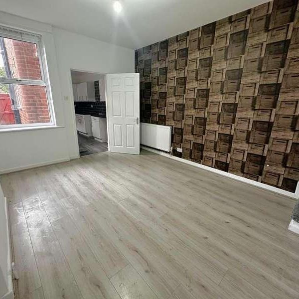 Vicarage Road, Halesowen, B62 - Photo 1