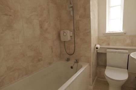 2 bedroom maisonette to rent - Photo 4