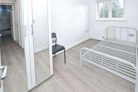 3 bedroom house to rent William Harris Way, Colchester, Essex, CO2 - Photo 3