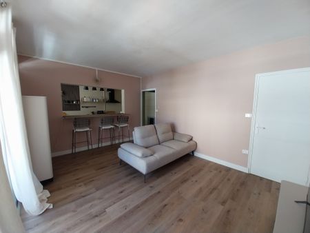 Location Appartement 3 pièces 72m² ST PAUL 97460 - Photo 3