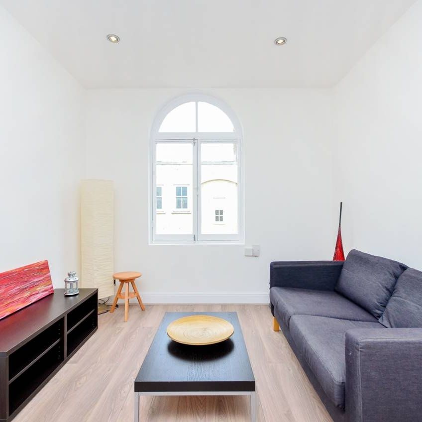 1 Bed Flat, Whitecross Street, EC1Y - Photo 1