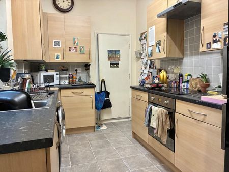 1 bedroom Flat To Let - Photo 5