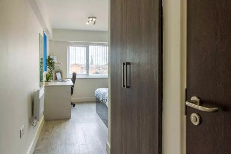Dover Street Apartments - Classic Ensuite - Photo 5