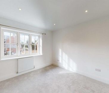 4 bedroom detached house to rent - Photo 2