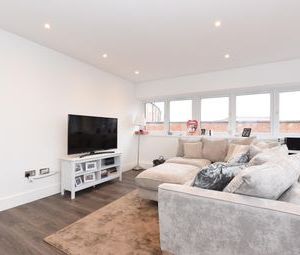 2 Bedrooms Flat to rent in Cockayne House, Woodley RG5 | £ 277 - Photo 1