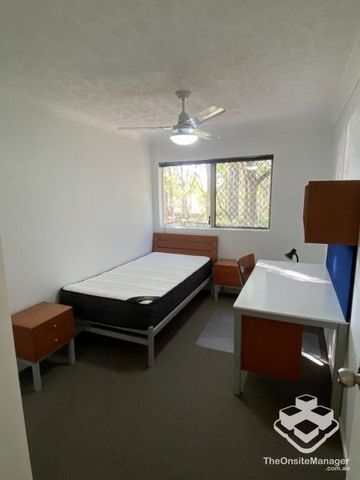 1 Bedroom $300 p.w. Ashmore - Photo 2