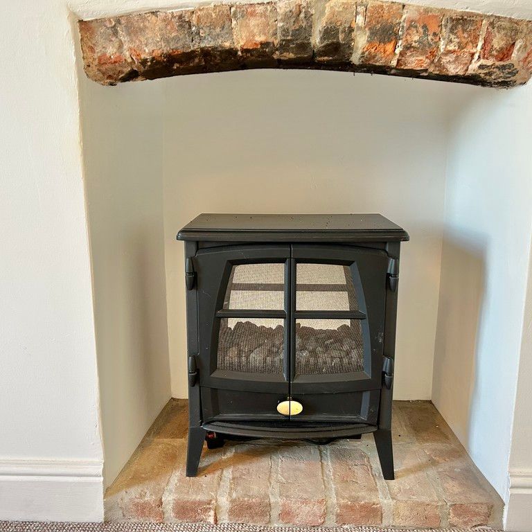 2 bedroom Beautiful Two Bedroom Cottage to rent - Photo 1